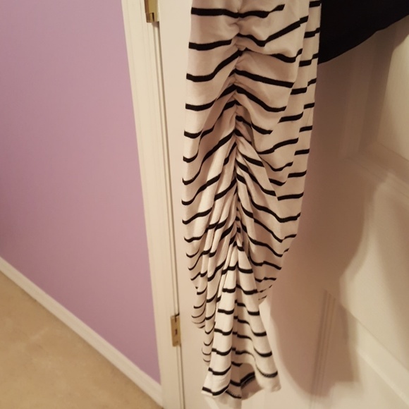 White w/Black Stripes Scoop Neck Top - Picture 3 of 3